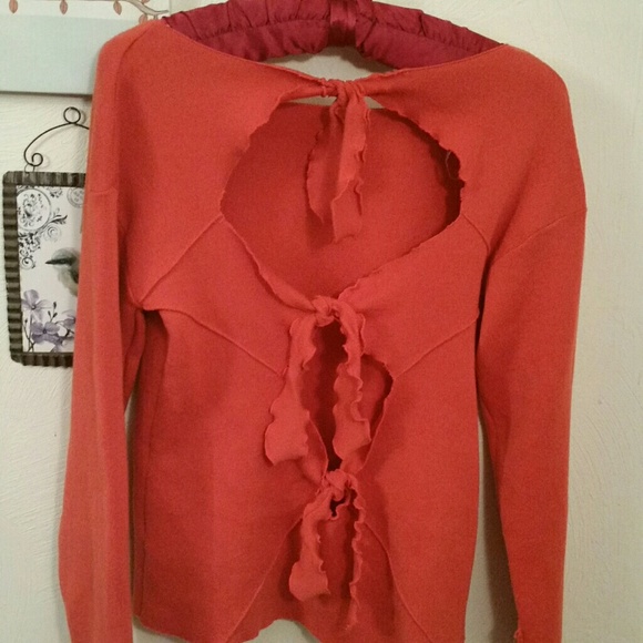 Unique Poof top w/back ties, Small - Picture 3 of 7